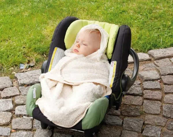 Lotties Baby Einhülldecke klein für 5- Punkt Gurt